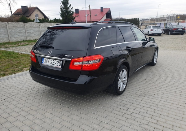 Mercedes-Benz Klasa E cena 52500 przebieg: 252000, rok produkcji 2012 z Włodawa małe 562